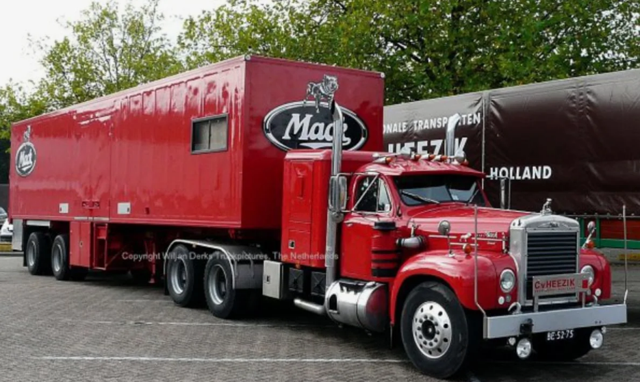 Тягач Mack Superliner